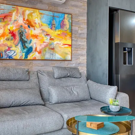 Beautiful Penthouse With Terrace & Jacuzzi Wvid1-2