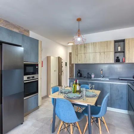 Apartman Beautiful Penthouse With Terrace & Jacuzzi Wvid1-2 *